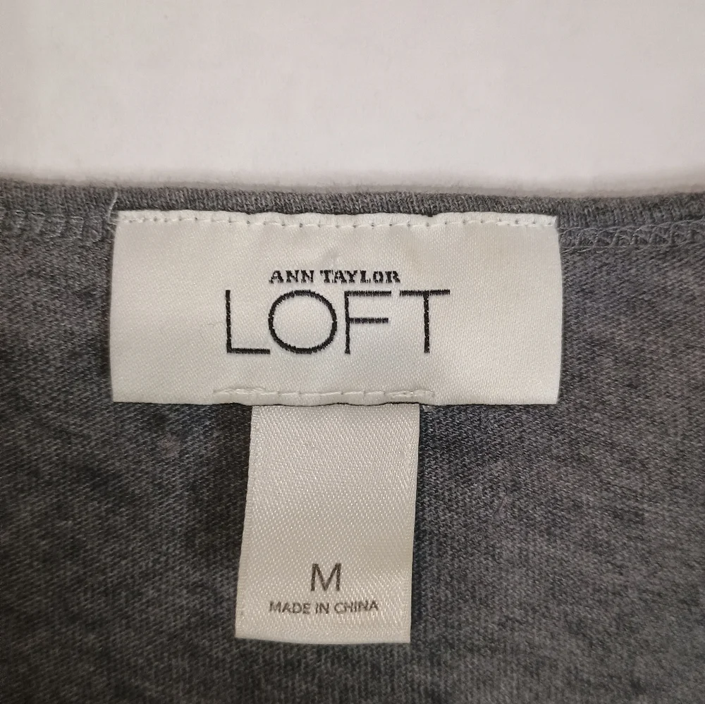 LOFT Gray Fitted Baby Doll Ribbed Cap Sleeve Blouse Size Medium - Picture 3 of 4
